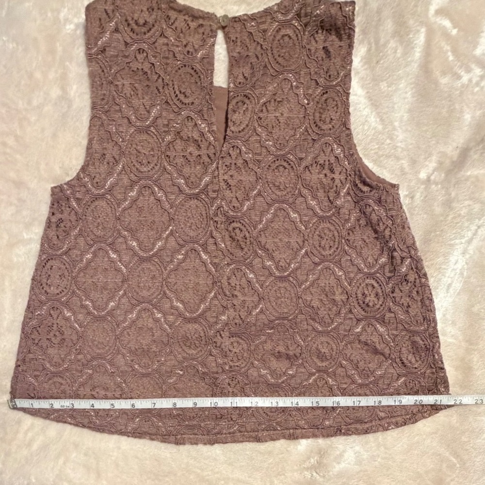 Altar'd State Mauve Lace Sleeveless Keyhole Back Top R10395 Small - Picture 10 of 10